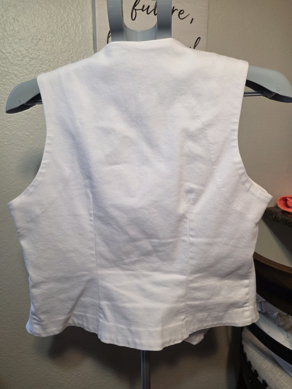 Evereve White Button-Front Sleeveless Vest Bodysuit - Picture 2 of 6